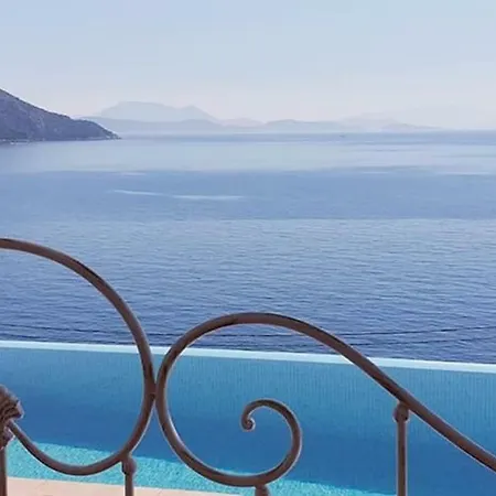 Sunny Villa Evgiros