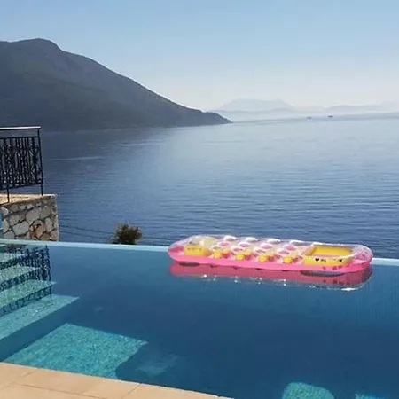 Sunny Villa